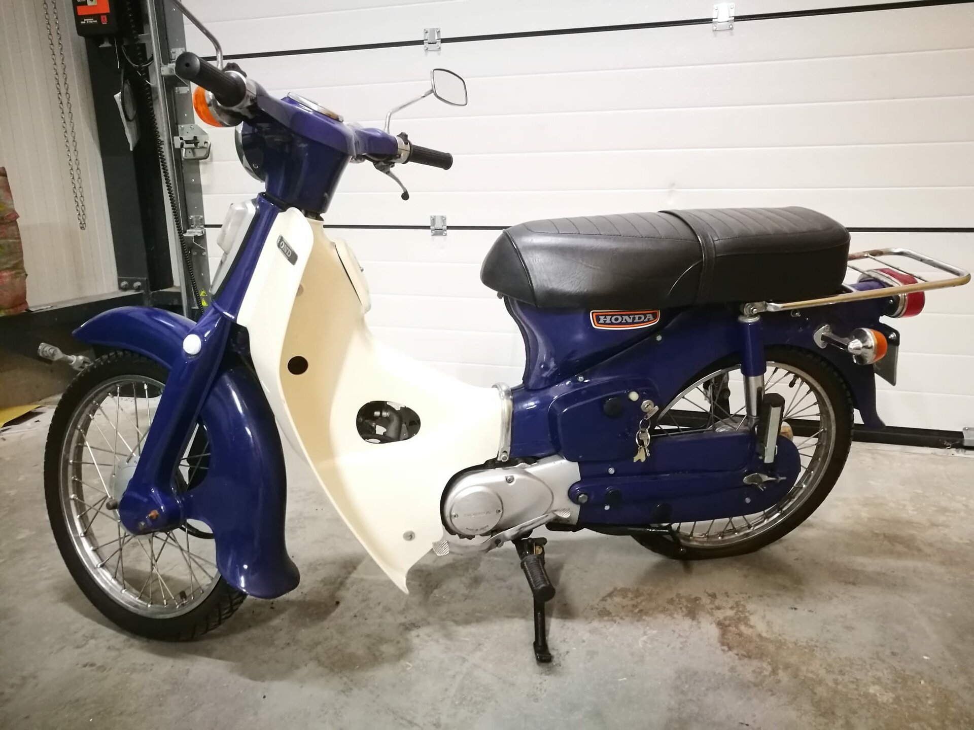 Honda C50 OT, cyclomoteur &agrave; restaurer