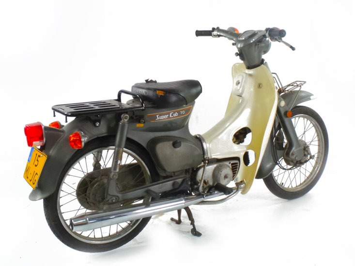 VENDU Honda C70 Japanese, gray, 6785km, with papers!