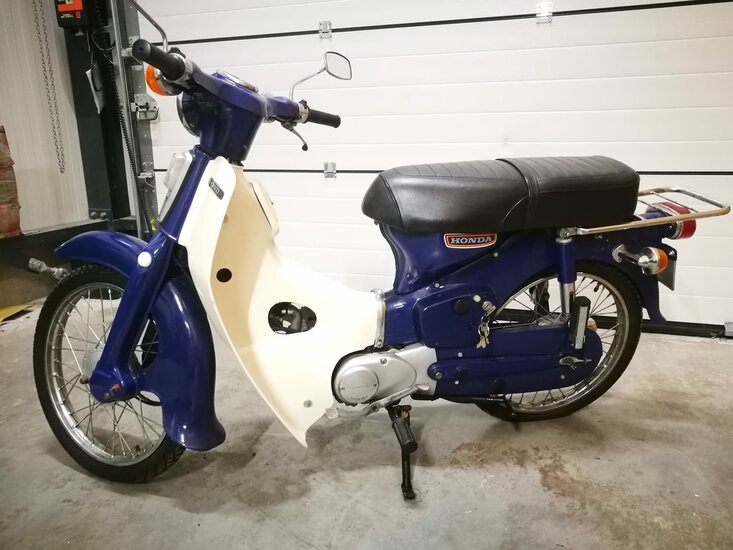 Honda C50 OT, cyclomoteur &agrave; restaurer
