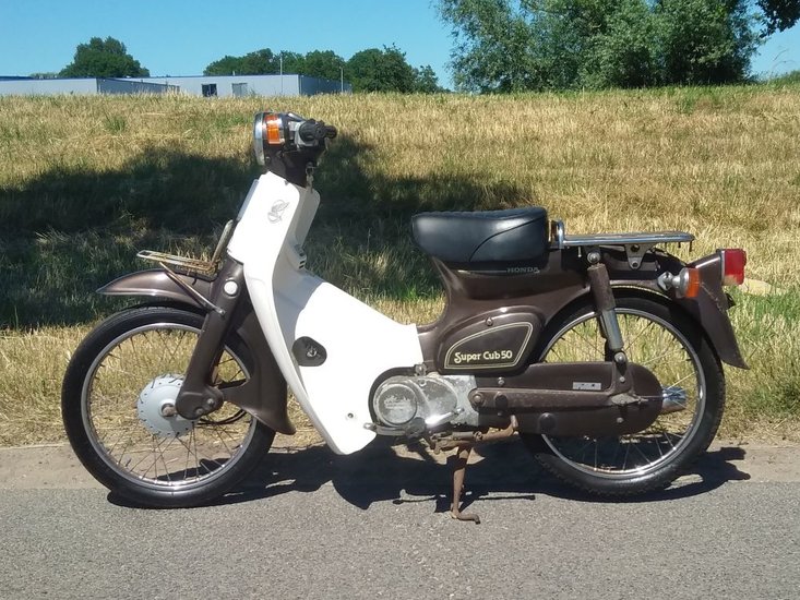 Honda C50 NT Japans, bruin, 4525 km, met kenteken