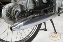 Honda C320s, noir