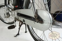 Honda C320s, noir