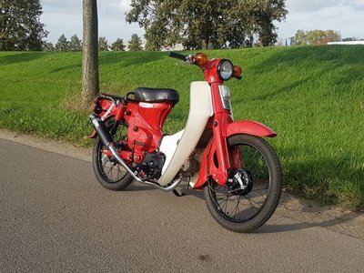Gerestaureerd! Honda C50 OT Japans (11-2015) Rood, 3321 km, met kenteken!