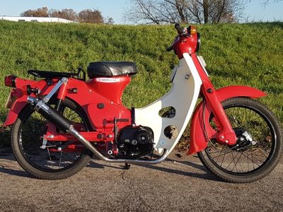 Gerestaureerd! Honda C50 OT Japans (11-2015) Rood, 3321 km, met kenteken!