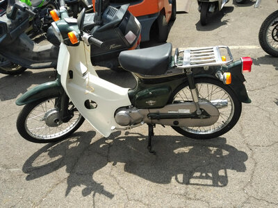 VENDU Honda C50, green, 8617km