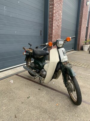 Honda C50, avec le travail