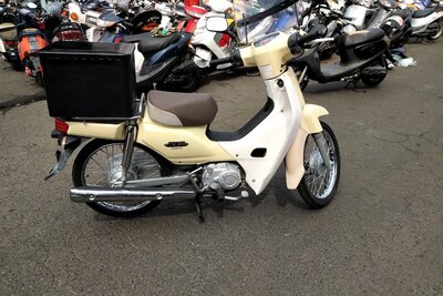 Honda C50 2012, beige, 15262km