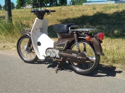 Honda C50 NT Japans, bruin, 4525 km, met kenteken